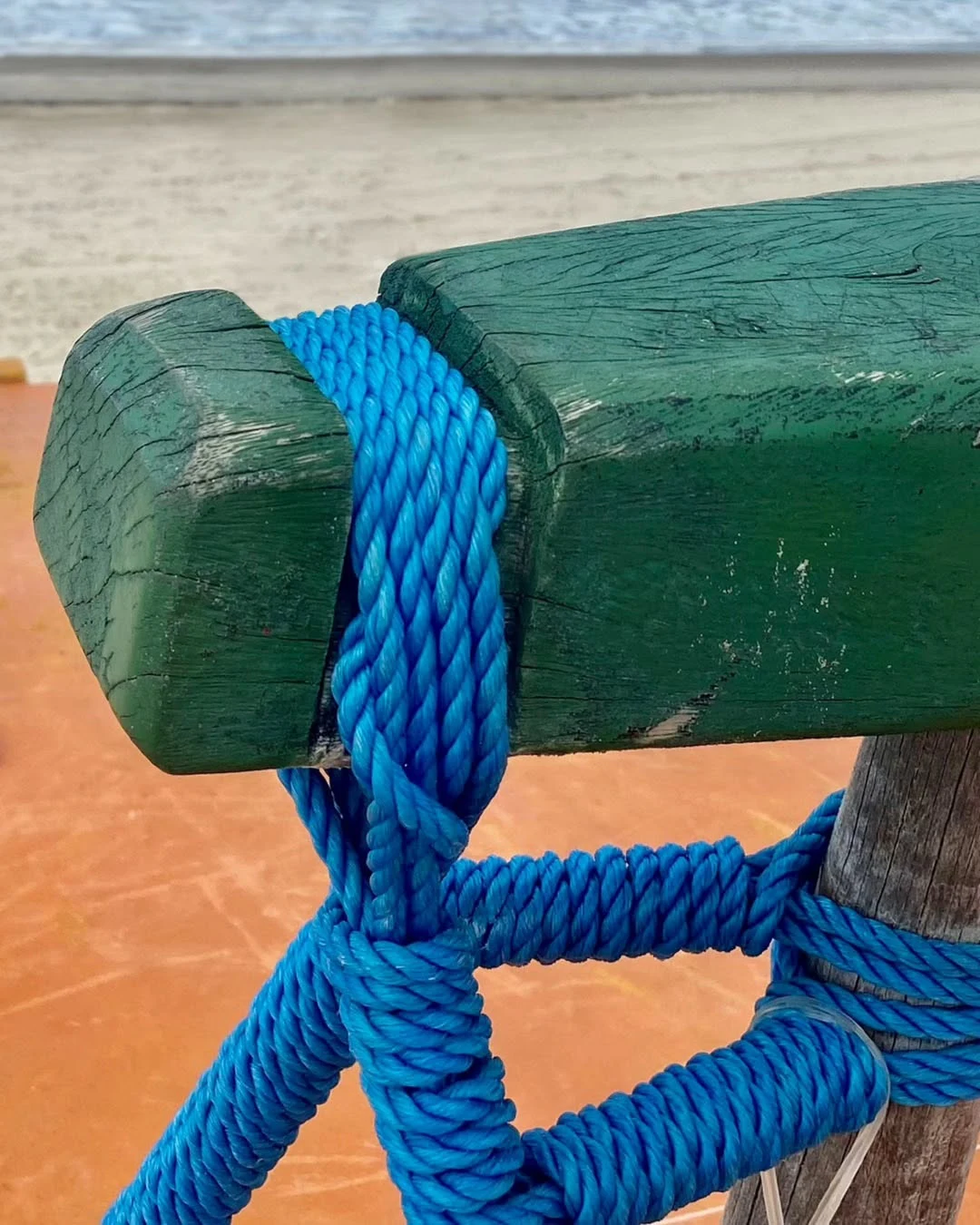 Cordas tensionadas em embarcação, referência de origem da Poltrona Fateixa